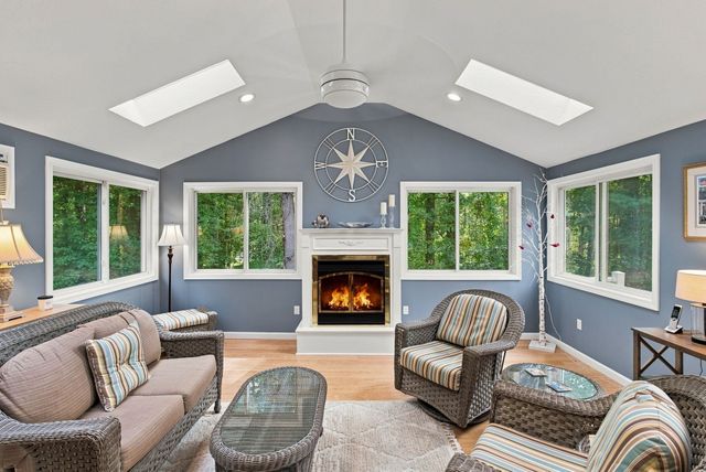7 Doucette Dr, Marlborough, MA 01752