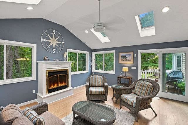 7 Doucette Dr, Marlborough, MA 01752