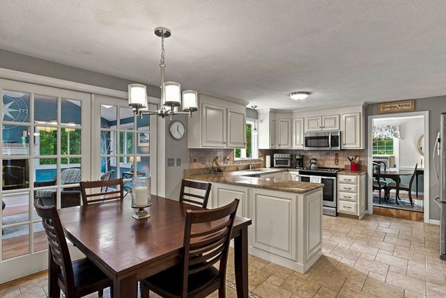 7 Doucette Dr, Marlborough, MA 01752