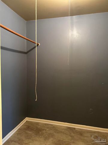 4694 Kingston Dr, Pensacola, FL 32526