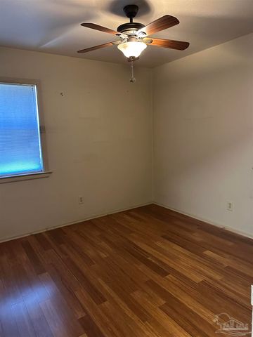 4694 Kingston Dr, Pensacola, FL 32526