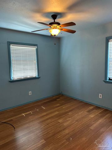 4694 Kingston Dr, Pensacola, FL 32526