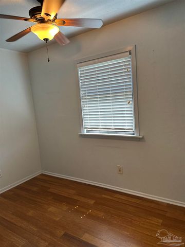 4694 Kingston Dr, Pensacola, FL 32526