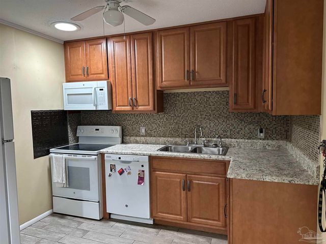 4694 Kingston Dr, Pensacola, FL 32526