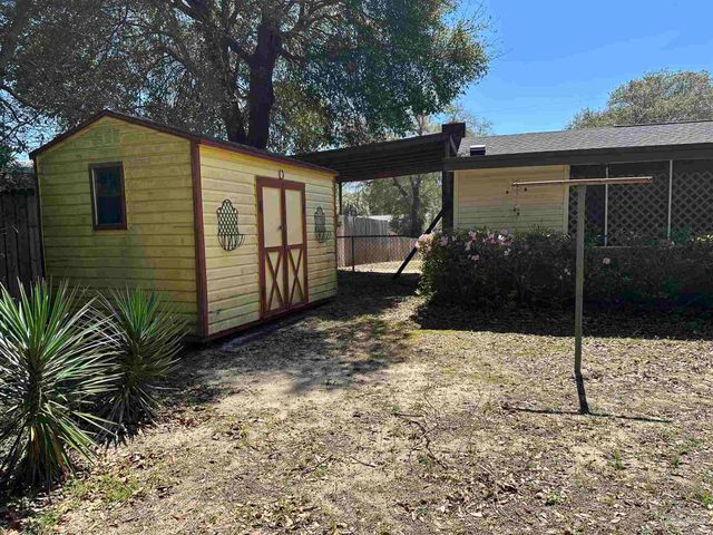 4694 Kingston Dr, Pensacola, FL 32526