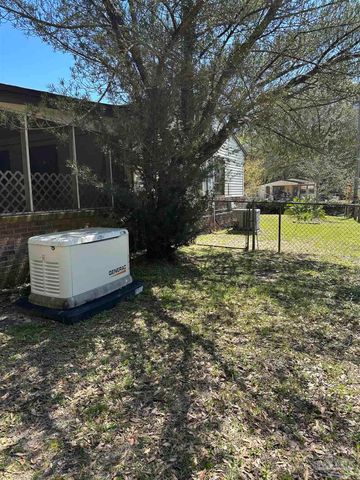 4694 Kingston Dr, Pensacola, FL 32526