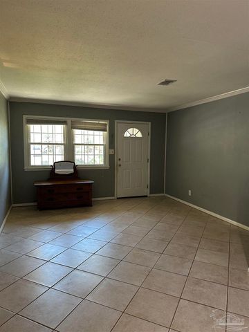 4694 Kingston Dr, Pensacola, FL 32526