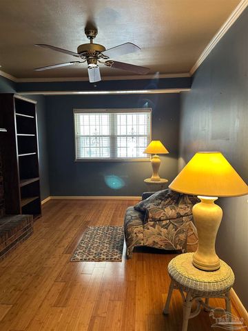 4694 Kingston Dr, Pensacola, FL 32526