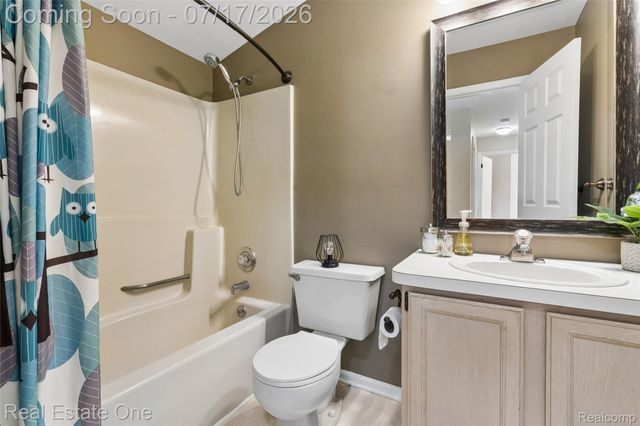 763 Whitney Drive, Rochester Hills, MI 48307