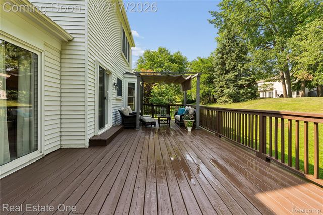 763 Whitney Drive, Rochester Hills, MI 48307