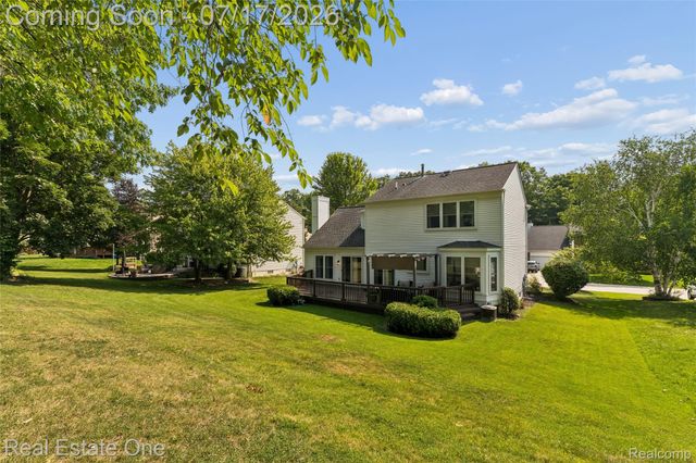 763 Whitney Drive, Rochester Hills, MI 48307