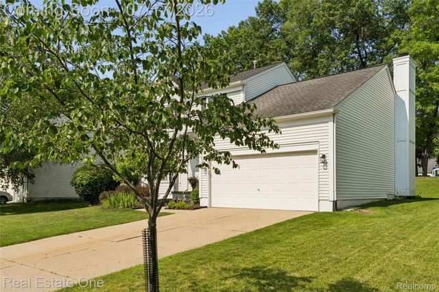 763 Whitney Drive, Rochester Hills, MI 48307