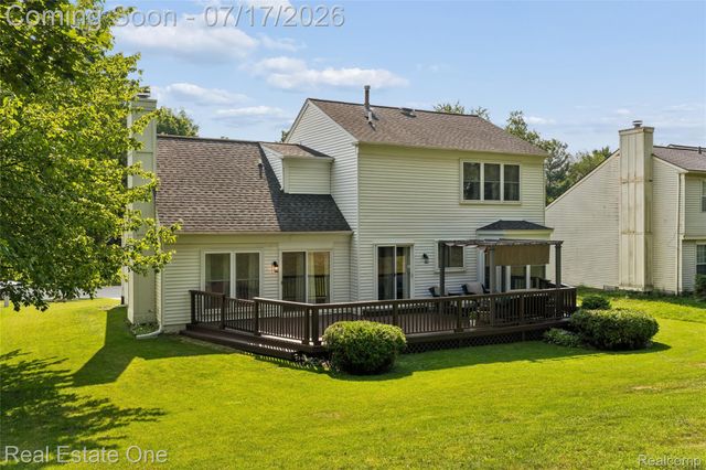 763 Whitney Drive, Rochester Hills, MI 48307