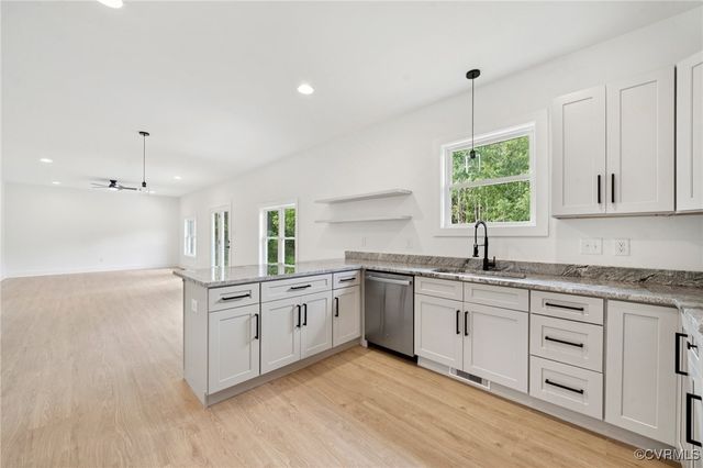 425 Palomino Dr, Louisa, VA 23093