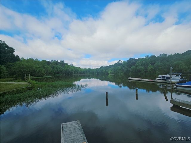 425 Palomino Dr, Louisa, VA 23093