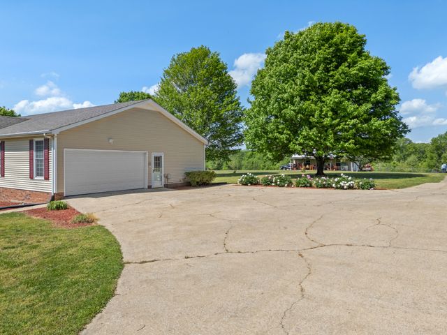 1010 Highway 48, S, Dickson, TN 37055