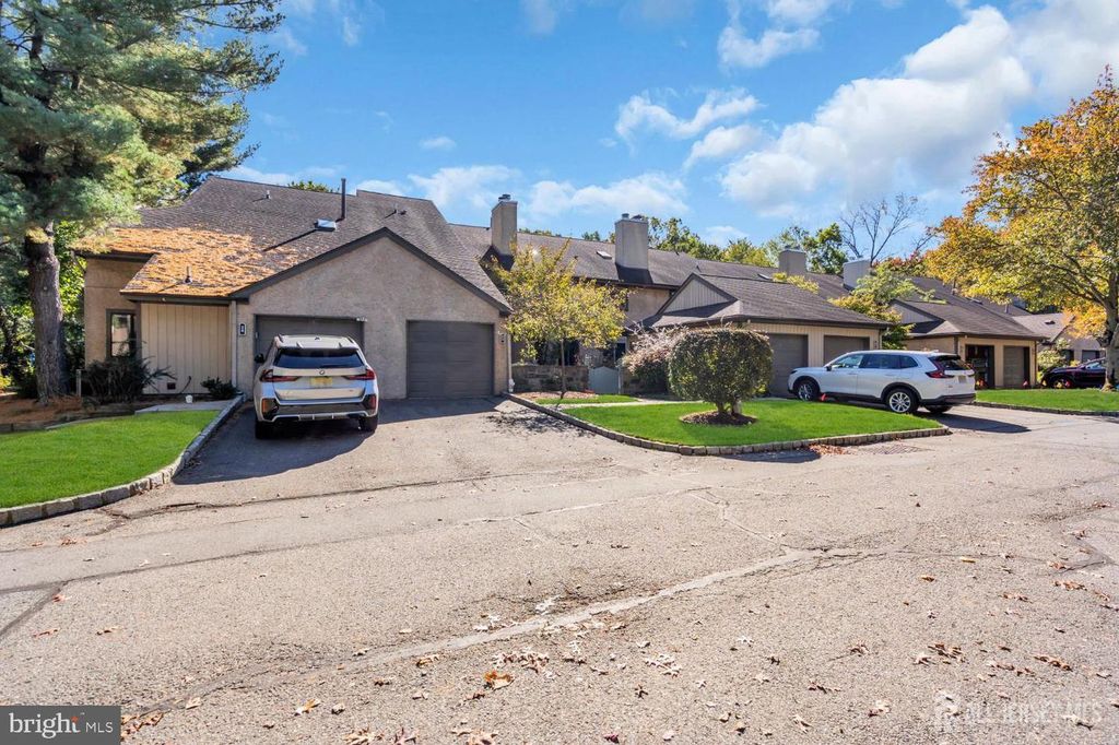 23 ASHFORD DR, Plainsboro, NJ 08536