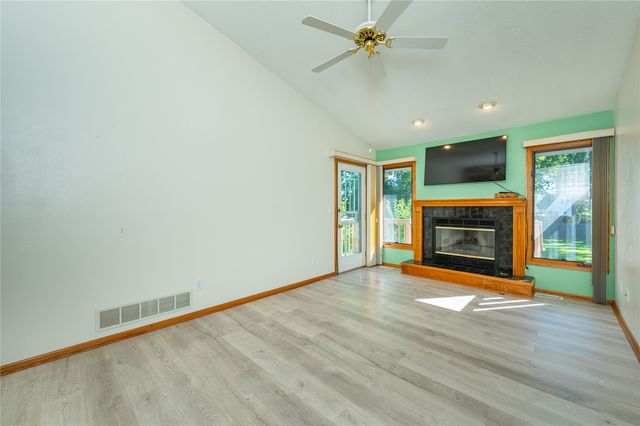 4719 71st Street, Urbandale, IA 50322