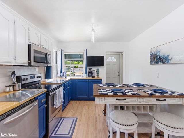 21916 Firwood Avenue, Eastpointe, MI 48021