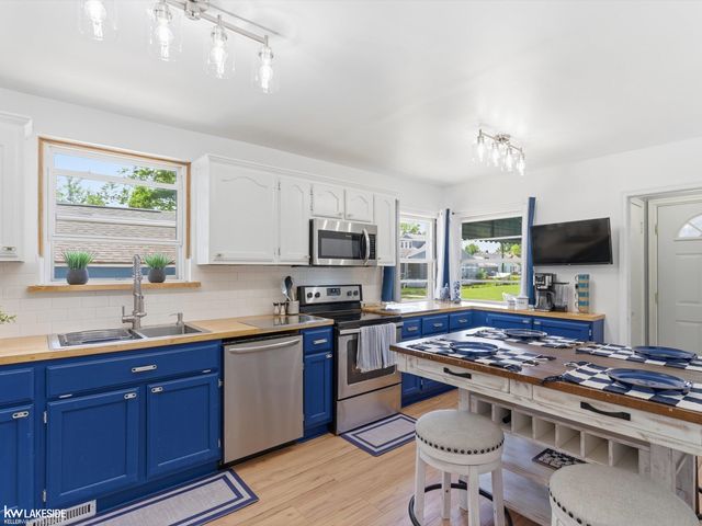 21916 Firwood Avenue, Eastpointe, MI 48021