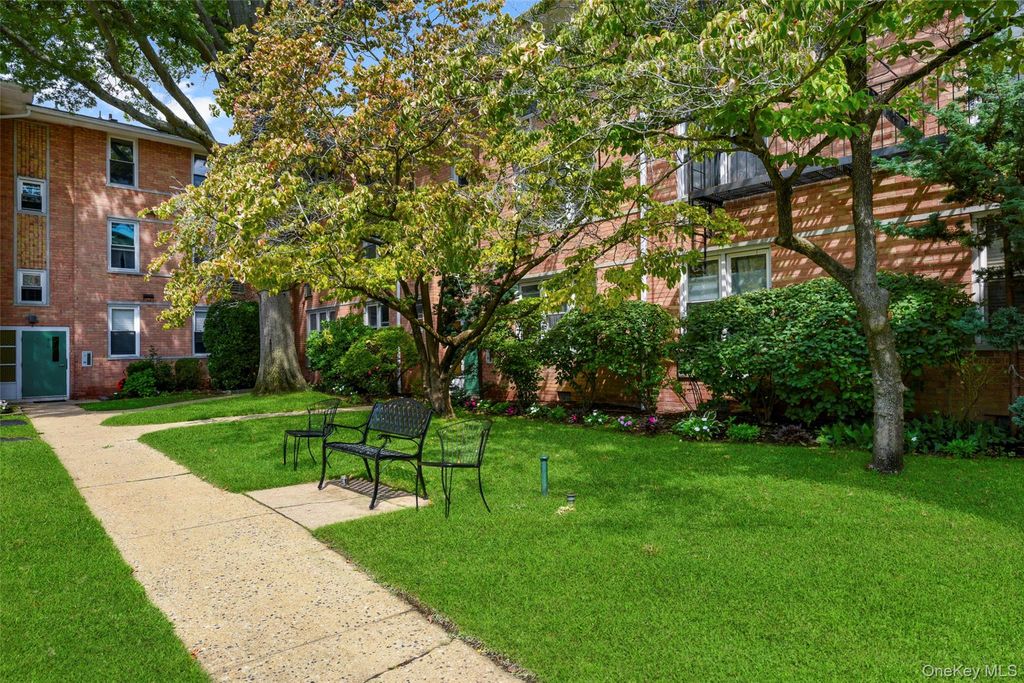 25 Trinity Place 3K, New Rochelle, NY 10805 — photo 2