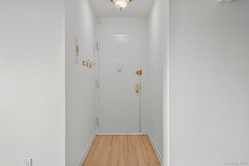 25 Trinity Place 3K, New Rochelle, NY 10805 — photo 3