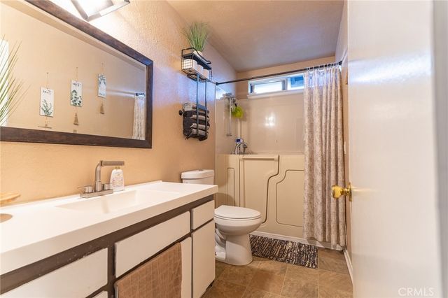 13020 6th, Victorville, CA 92395