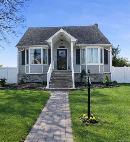 815 S 4th Street, Lindenhurst, NY 11757