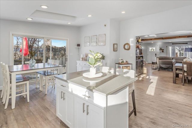 815 S 4th Street, Lindenhurst, NY 11757