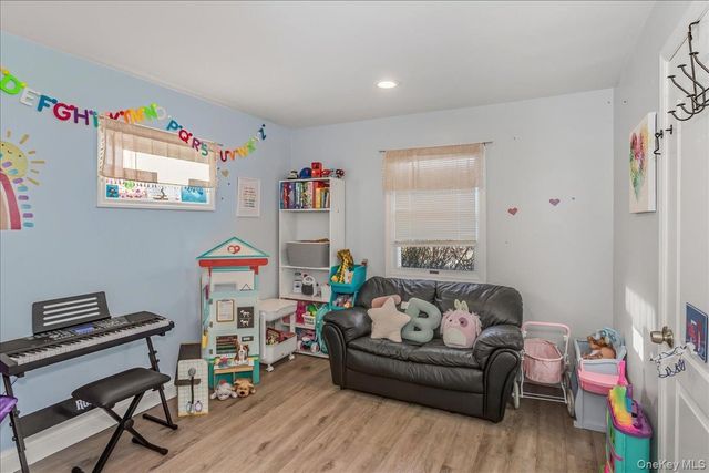 815 S 4th Street, Lindenhurst, NY 11757