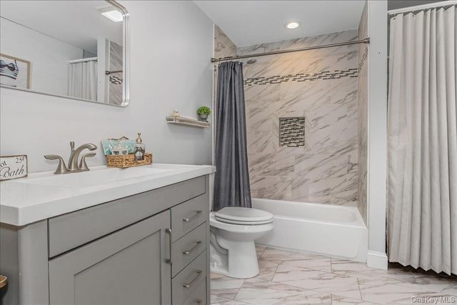 815 S 4th Street, Lindenhurst, NY 11757