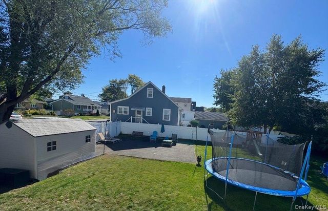815 S 4th Street, Lindenhurst, NY 11757