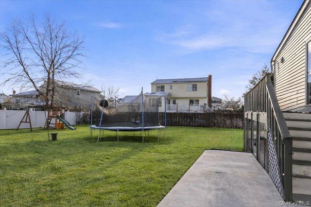 815 S 4th Street, Lindenhurst, NY 11757