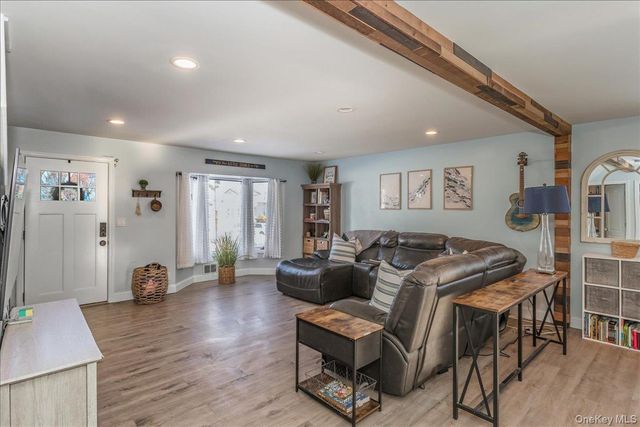 815 S 4th Street, Lindenhurst, NY 11757