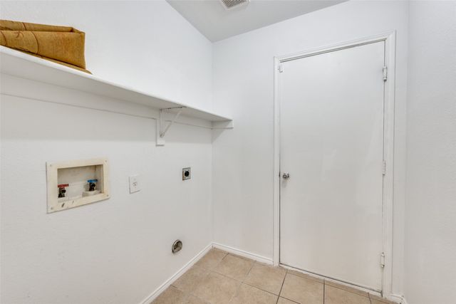 814 White Dove Drive, Arlington, TX 76017