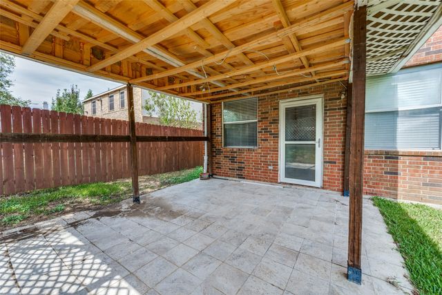 814 White Dove Drive, Arlington, TX 76017
