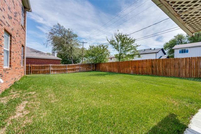 814 White Dove Drive, Arlington, TX 76017