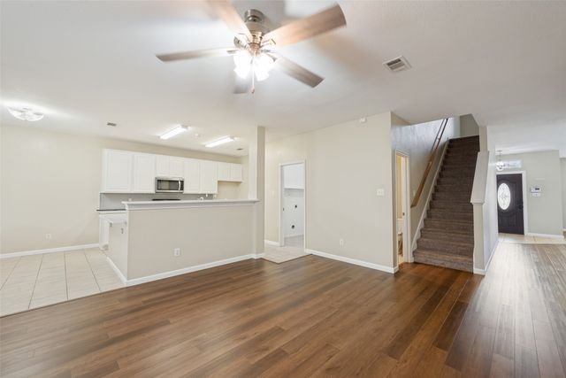 814 White Dove Drive, Arlington, TX 76017