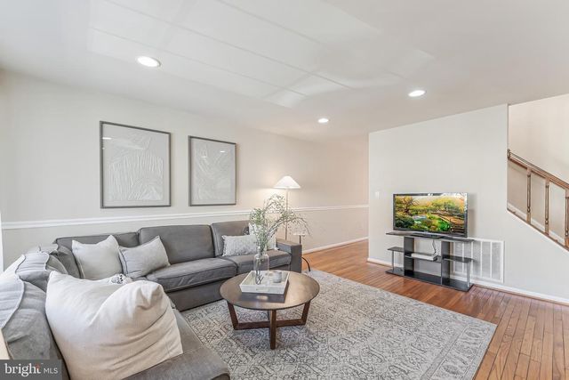 4261 FOX LAKE DR, Fairfax, VA 22033