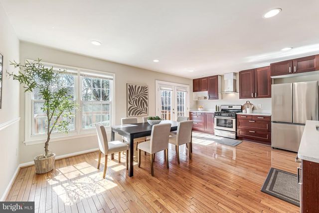 4261 FOX LAKE DR, Fairfax, VA 22033