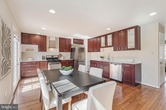 4261 FOX LAKE DR, Fairfax, VA 22033