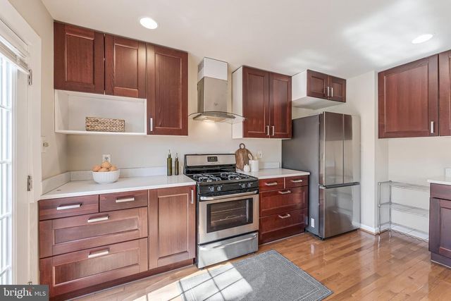 4261 FOX LAKE DR, Fairfax, VA 22033