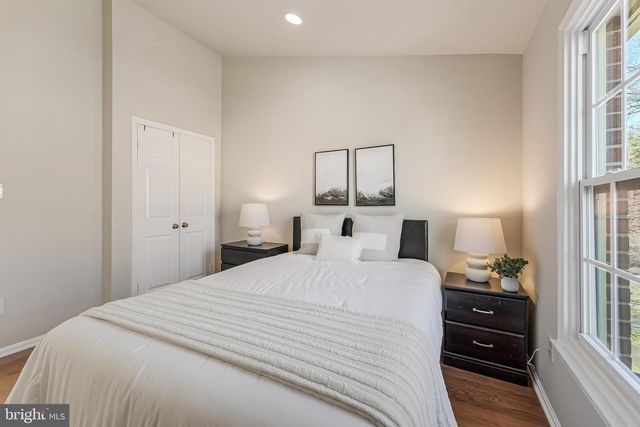 4261 FOX LAKE DR, Fairfax, VA 22033