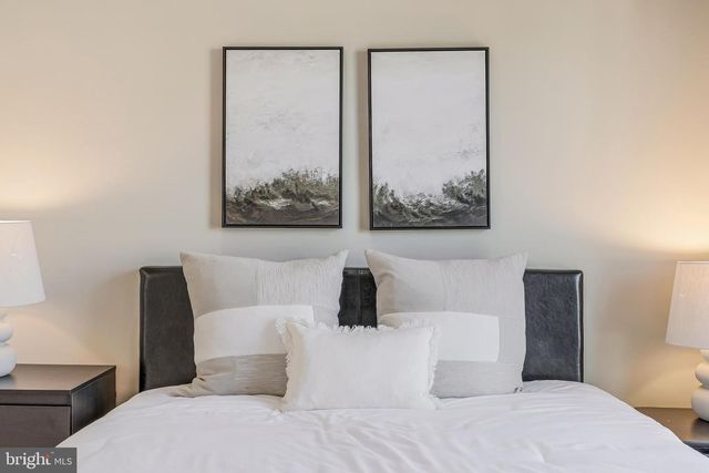 4261 FOX LAKE DR, Fairfax, VA 22033