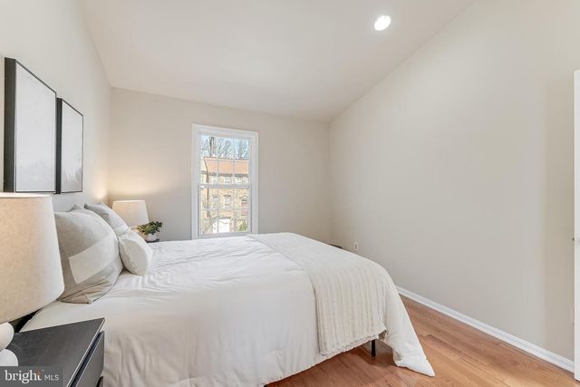 4261 FOX LAKE DR, Fairfax, VA 22033