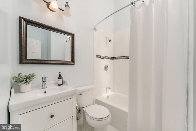 4261 FOX LAKE DR, Fairfax, VA 22033