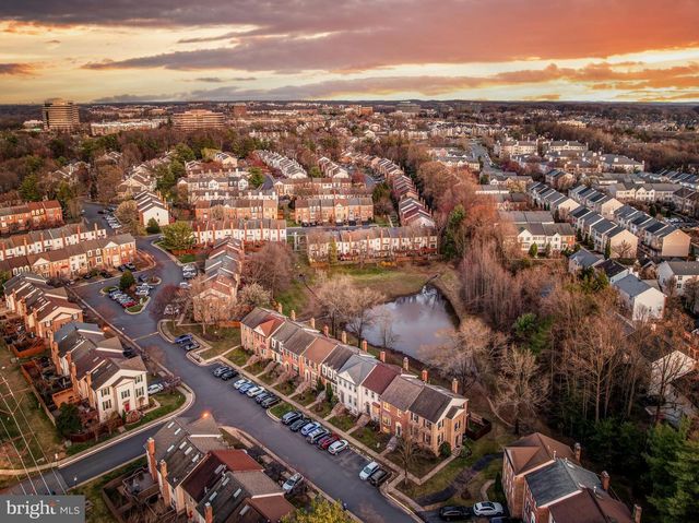 4261 FOX LAKE DR, Fairfax, VA 22033