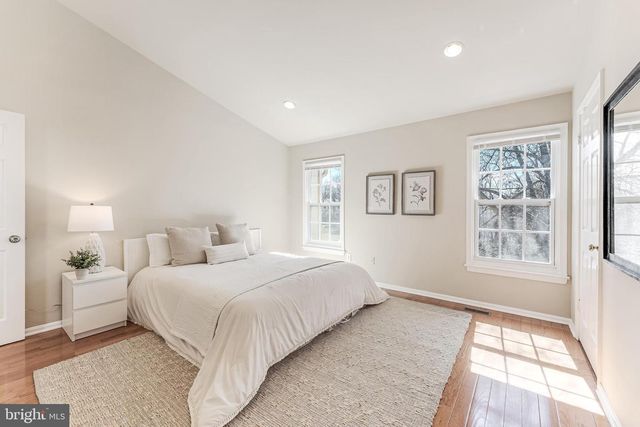 4261 FOX LAKE DR, Fairfax, VA 22033