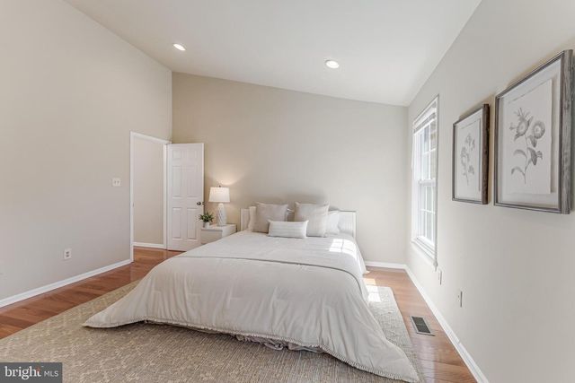 4261 FOX LAKE DR, Fairfax, VA 22033