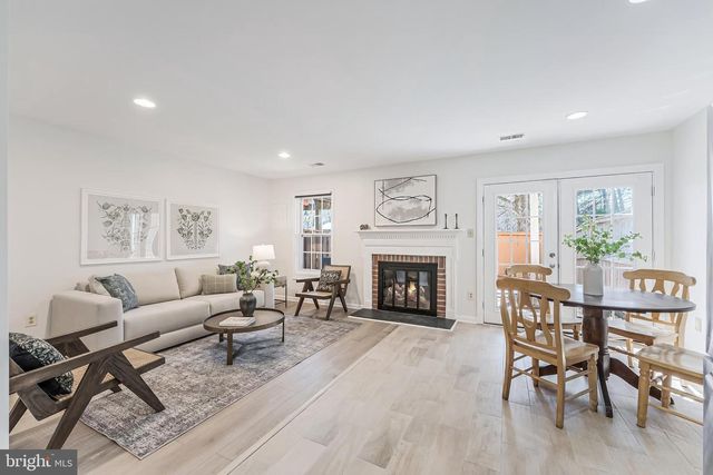 4261 FOX LAKE DR, Fairfax, VA 22033